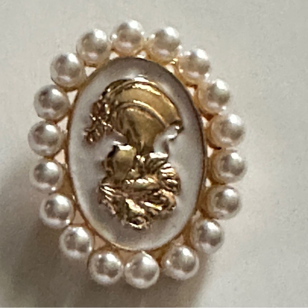 Vintage-Inspired Cameo Pearl Brooch – Gold Knight Design New Arrivals